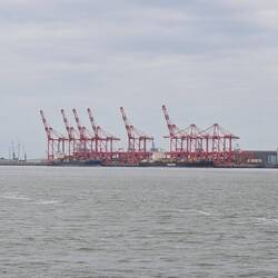 Nicht viel los am Containerhafen