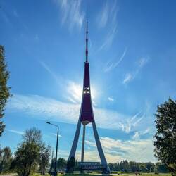 Der Fernsehturm aus nächster Nähe