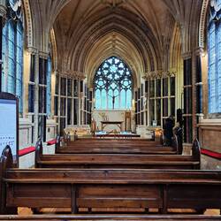 Die neogotische Kirche wurde zu Ehren von Margareth Henry erbaut