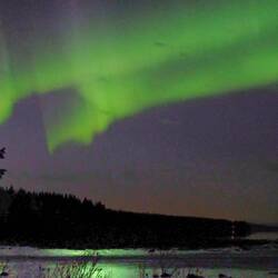 Spiegelnde Nordlichter im Tornealv/ Kiruna