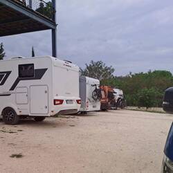 Platz unter der Dachterrasse