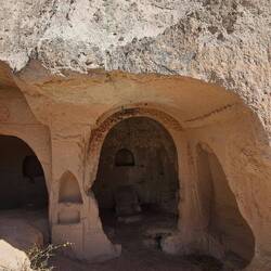 Viele alte Grichisch OtodoxeKirchen. Frei zugänglich. Ca. 1000 Jahre alt.