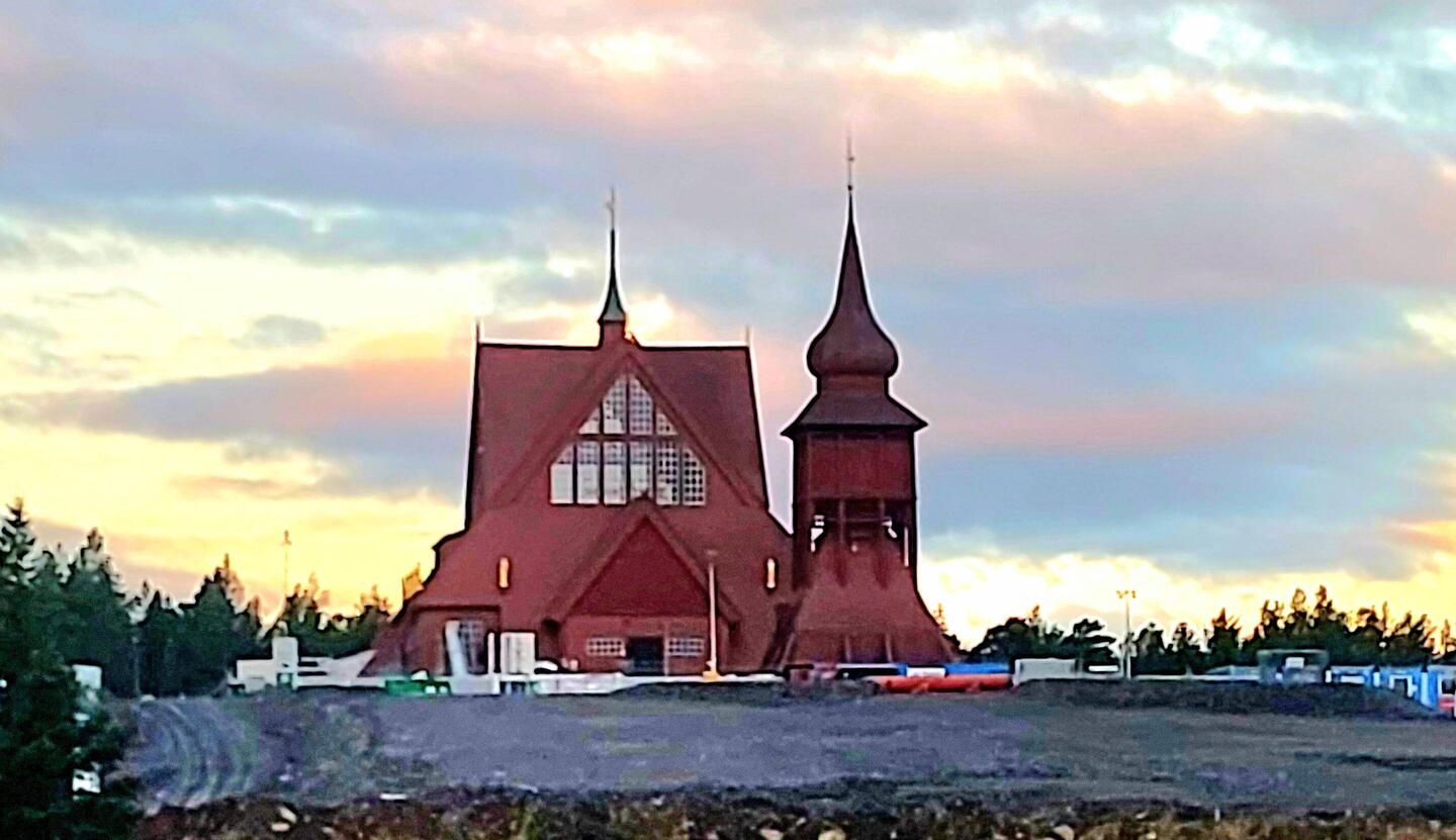 Erstes Highlight, die alte Kirche. Versetzt um ca. 600 Meter vor ein paar Wochen. Im Ganzen...