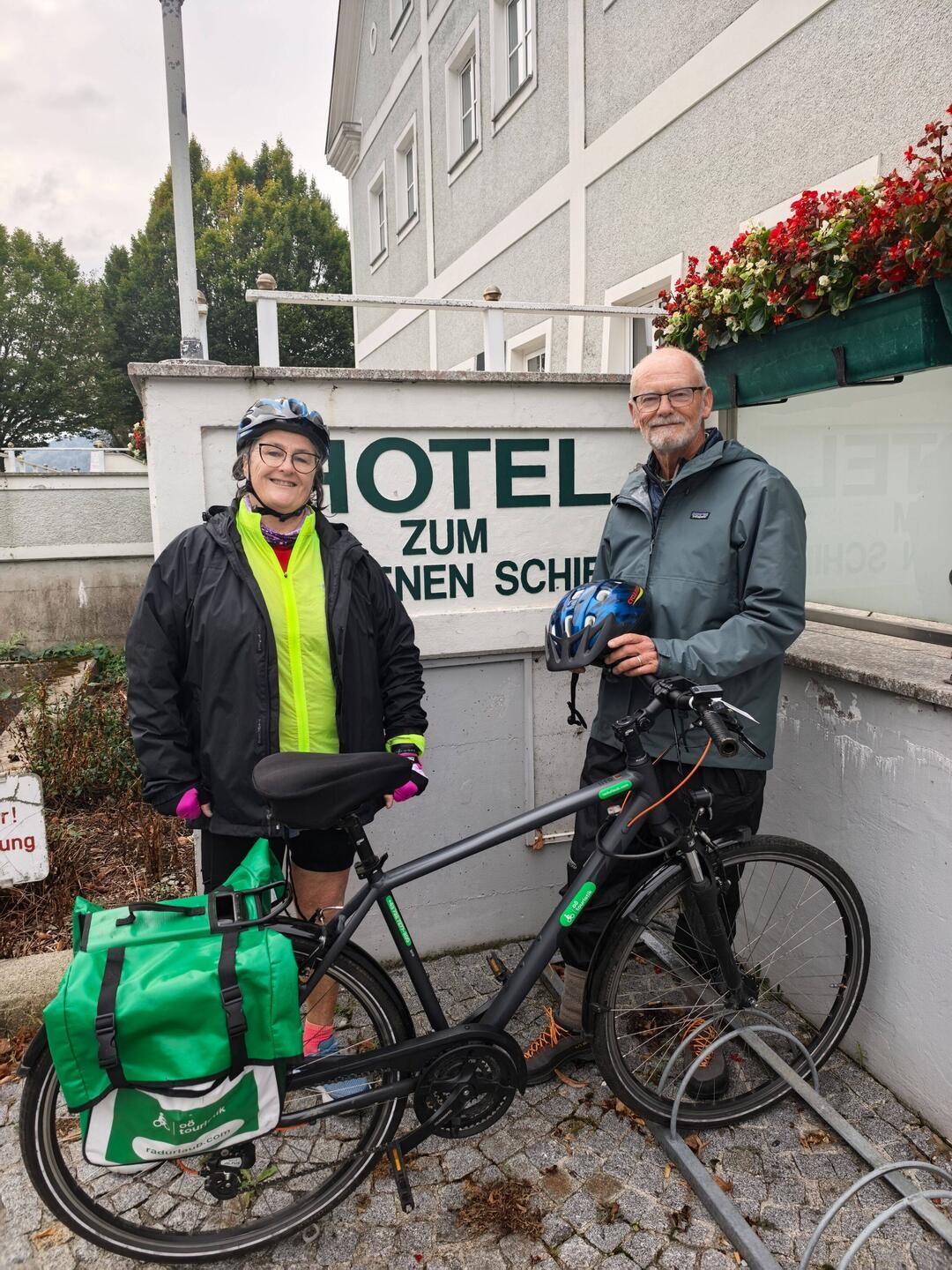 Leaving Hotel Goldenen Schifft.