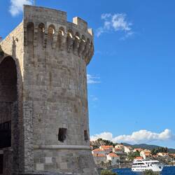 Kanavelić-Turm in der Altstadt von Korčula