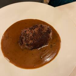 Beef filet with pepper sauce and fries