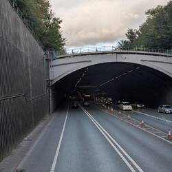 Zurück nach Liverpool durch einen der beiden Mersey River-Tunnel