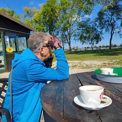 Ob er es schafft, die Zeitung abzumelden?