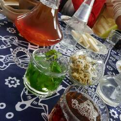 Fruit compote, mint tea and black tea