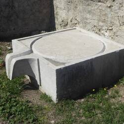 A press for oils and perfumes