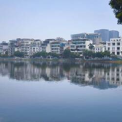 ...nach dem Sheraton-Hotel wieder an der Uferpromenade