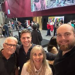 Ach ja, auf einer anderen Kunstausstellung von einem Bekannten von Carlos waren wir auch noch