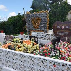 Gräber sind oft farbenfroh