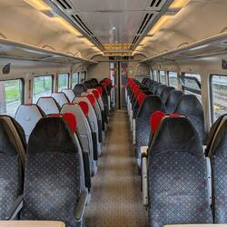 ...in einem betagten aber bequemen Dieseltriebwagen