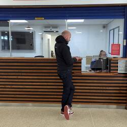 Ein längerer Akt, an die Bordpässe zu kommen. Freifahrt scheint hier nicht soo bekannt zu sein