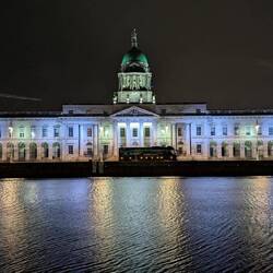 Hier residiert das Ministerium für Wohnungsbau, Kommunalverwaltung und Kulturerbe