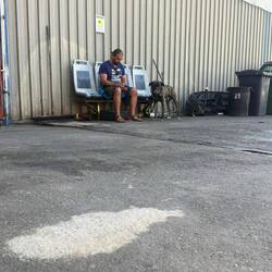 Wartebereich 😂 sehr luxuriös