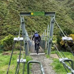 Leider sieht man nicht, wie tief es zum Fluss ist!