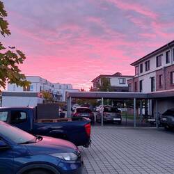 Kurz vor Sonnenaufgang auf dem Weg zur Arbeit