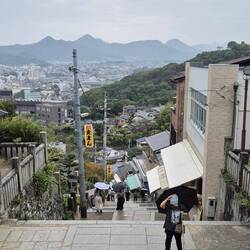 Die ersten Stufen mit Blick auf Kotuhira