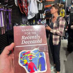 Wir im Halloweenstore.