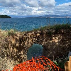 Müll und ein wunderschöner Ausblick liegen oft dicht beieinander