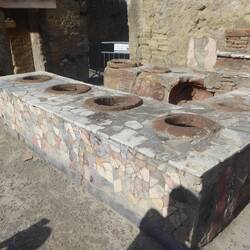 Thermopolion with posh marble front