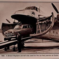 Viel Zeit für die Foto Ausstellung am Dubliner Flughafen