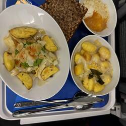Essen im Flugzeug, lecker..