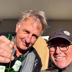 ...und Chris. Seines Zeichens Gastwirt, Hotelier und Streckenscout