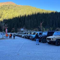 Aufreihung der G-Klasse Boliden! Flapsig ausgedrückt: 100 m "Schwanzverlängerung" 🫣