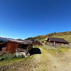 Durch Alme und Lifte sind die Berge gut erschloßen.