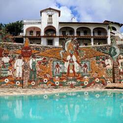 By paying the entrance ticket to the mine, you automatically get a cocktail at the bar of this hotel