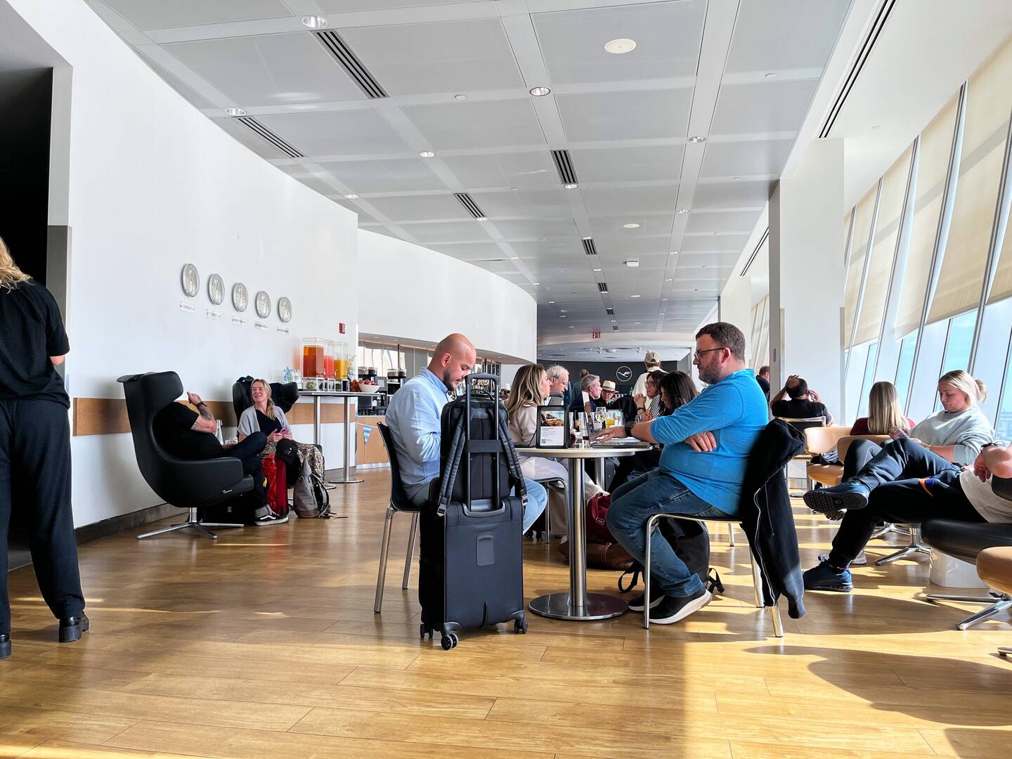Very busy Luftanza lounge.