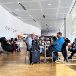 Very busy Luftanza lounge.