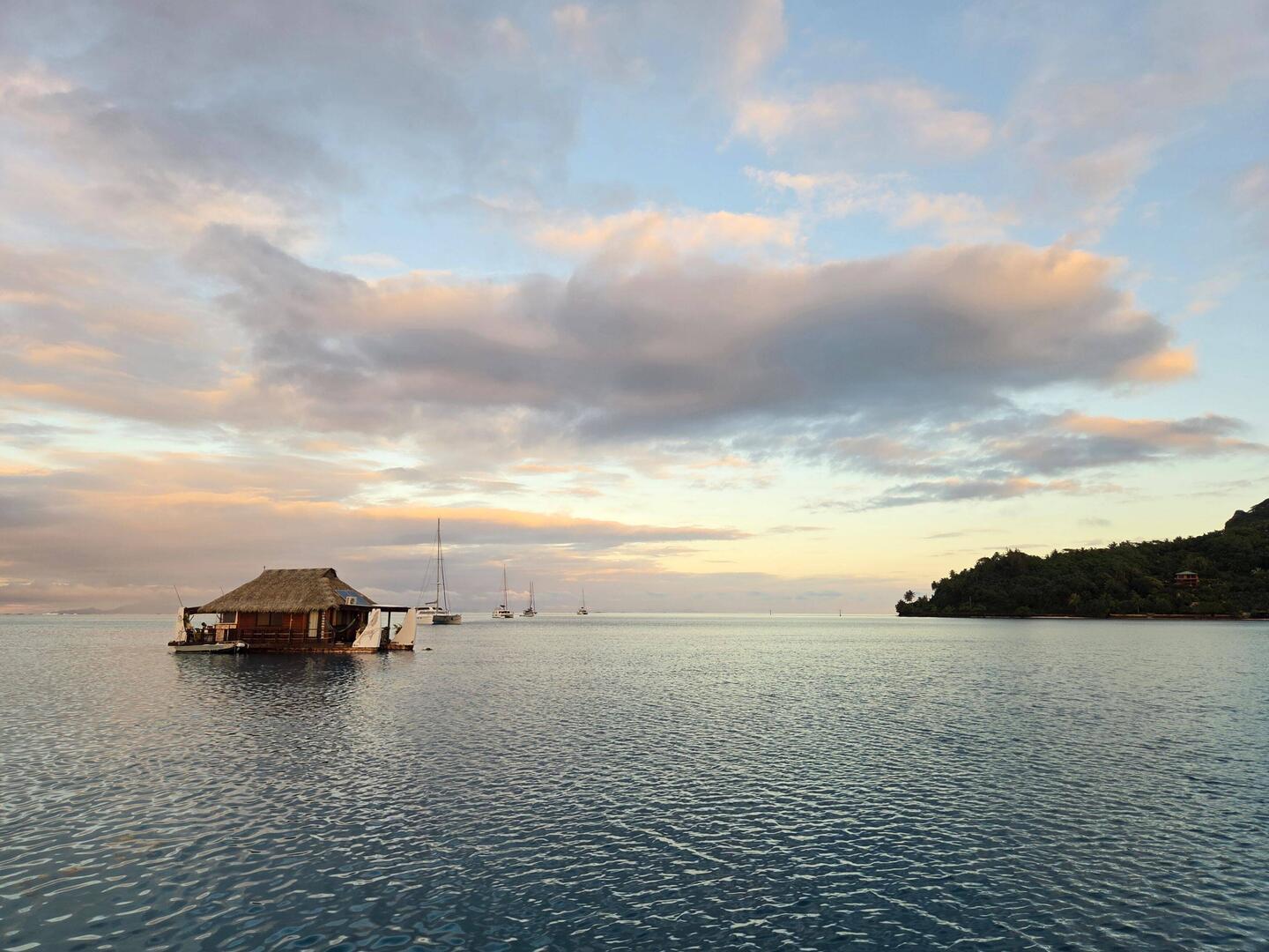 Pastels de l'aube en baie d'Avea