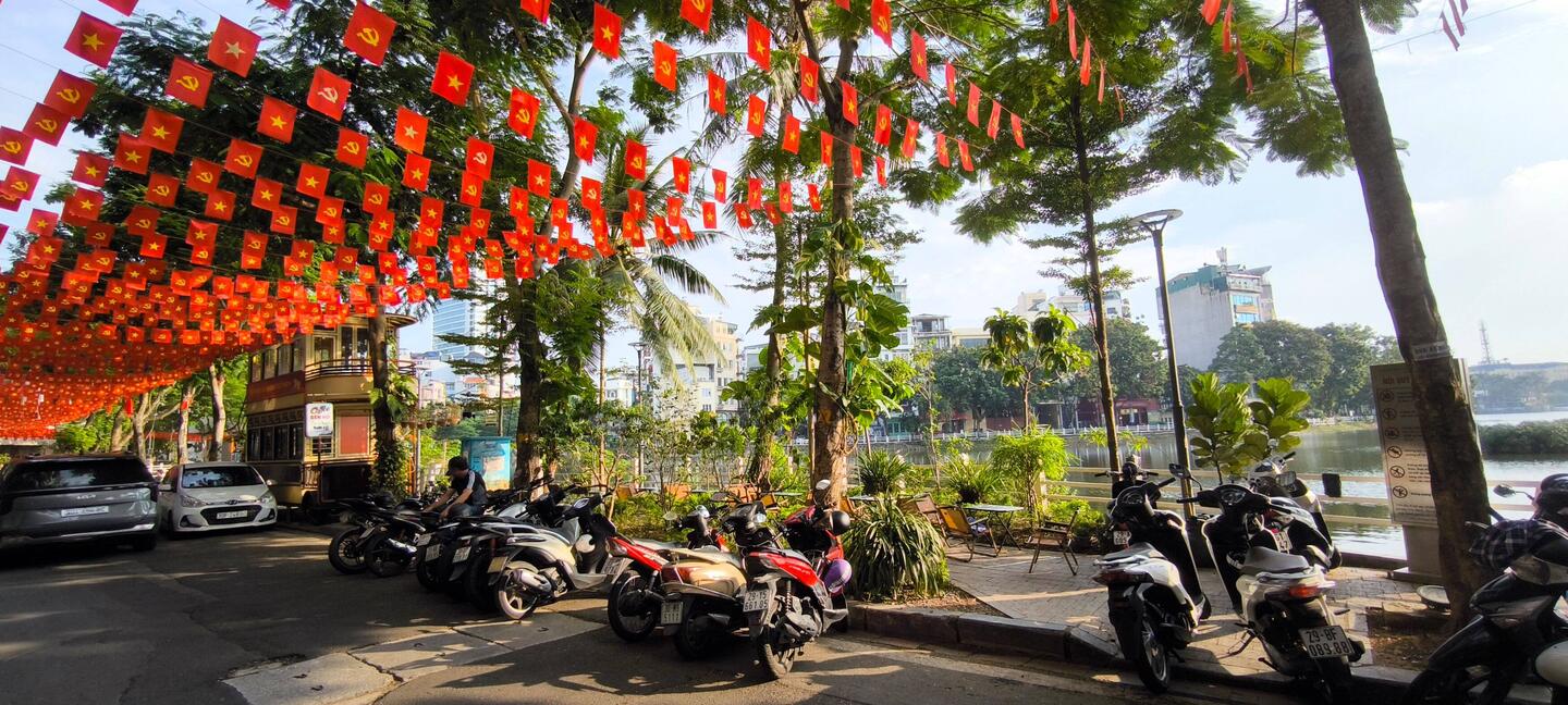 rechter Hand der "Ho Truc Bach See"