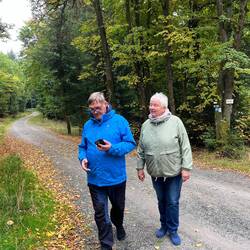 Mir nach .. ich kenne eine Abkürzung 😉