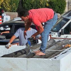 Der Barfuß Kettensägenmann!