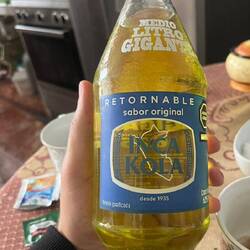 Das Zeug gibts an jeder Ecke und wird hier mehr wie Cola getrunken, schmeckt nach flüssigem Kaugummi