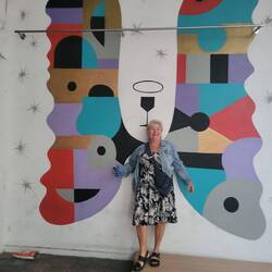 The wine glass pulls it together