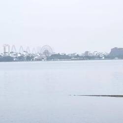 ganz weit hinten kann man das Riesenrad 🎡erkennen, an dem ich vorhin vorbei gekommen bin