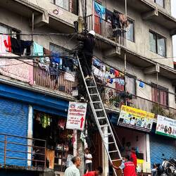 At least he has his hard hat on 😳