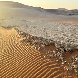 Typische Lehmstrukturen, nachdem das Wasser verdunstet ist