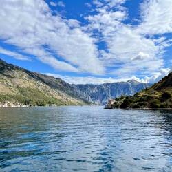 ...nur 330 Meter schmale Einfahrt in die Bucht