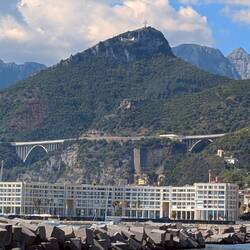Hafen, Autobahn, Nationalpark di Cilento