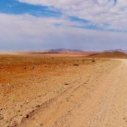 ..am Rand der Namib entlang