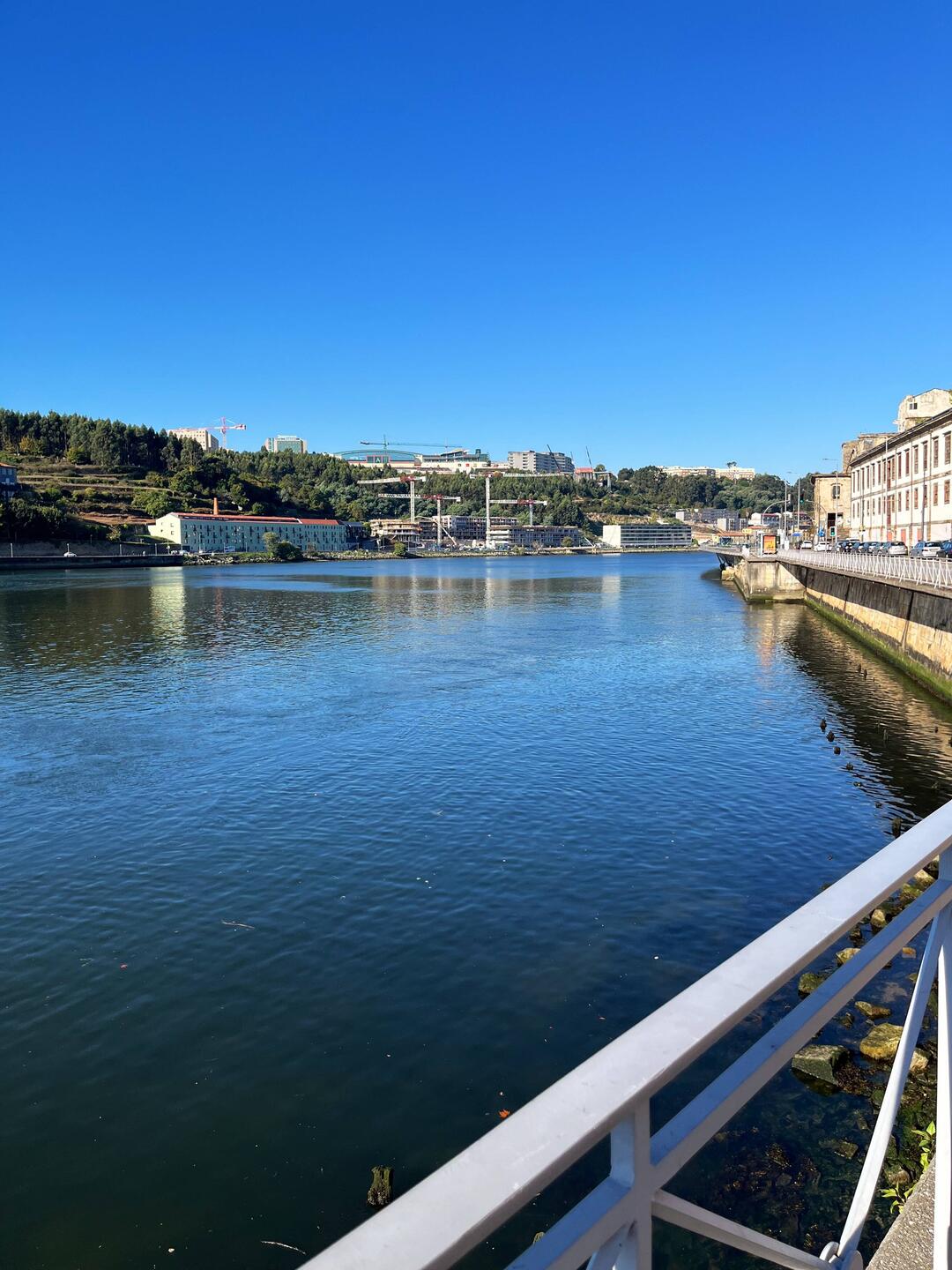 Douro River. Leaving Porto.