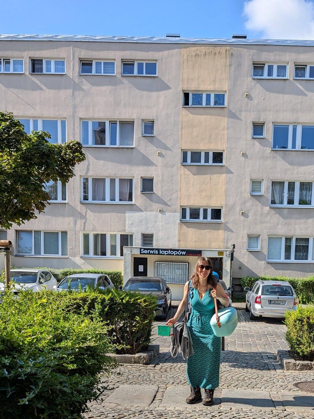 Plötzlich scheint im Urlaub mal die Sonne, die Sandalen sind noch im Auto versteckt