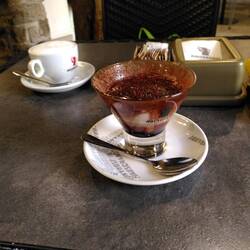Marrocchino. Espresso Macchiato mit Kakaopulver. Hier mein neues Lieblingsgetränk.